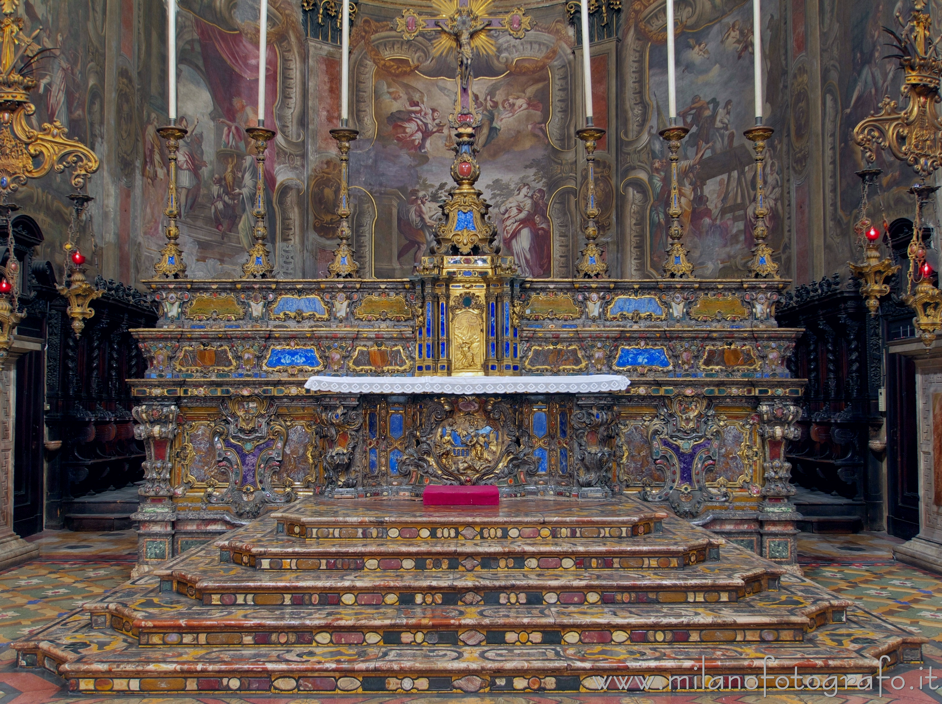 Milano - Altare maggiore della Chiesa di Sant'Alessandro in Zebedia